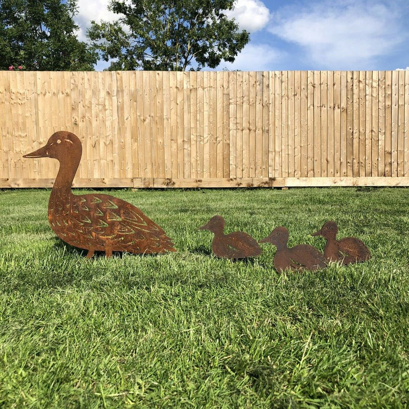 Metal Duck And Ducklings Garden Ornament Decoration Lawn Feature Statue